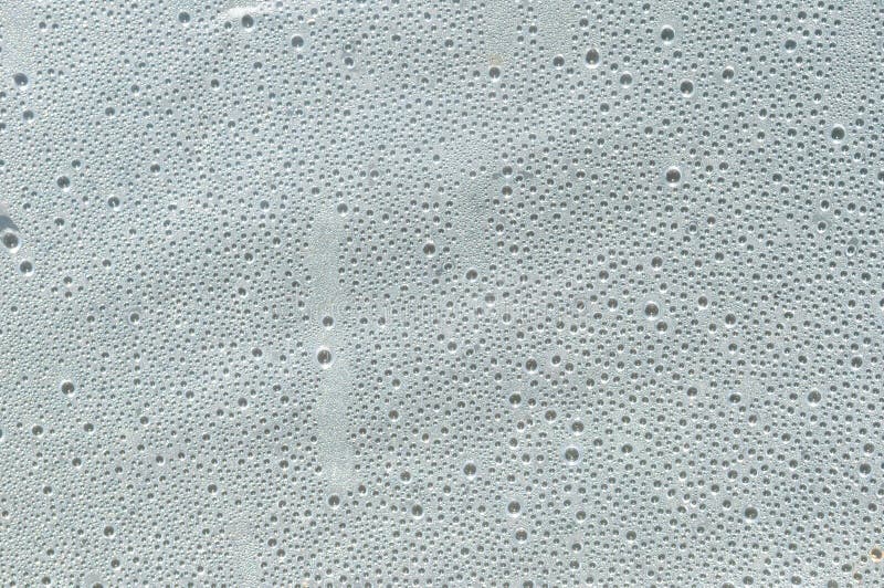 Beaucoup de petites gouttes de l'eau sur la feuille de plastique photo libre de droits Beaucoup de petites gouttes de l'eau sur la feuille de plastique photo libre de droits