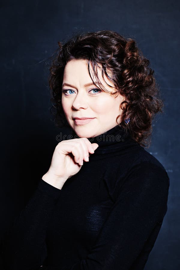 Beautifu Mature Woman with Short Curly Hair on Blackboard royalty free stock images Beautifu Mature Woman with Short Curly Hair on Blackboard royalty free stock images
