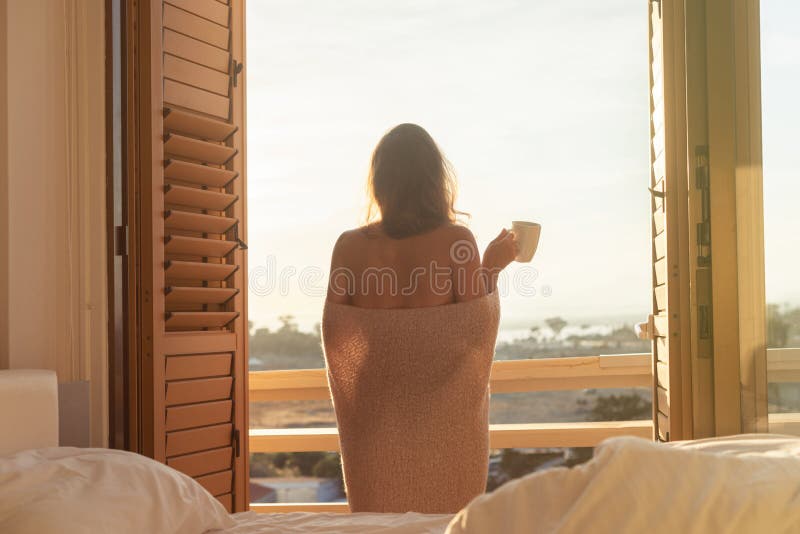 https://thumbs.dreamstime.com/b/beautiful-alone-nude-brunette-woman-wrapped-plaid-balcony-her-bedroom-cup-coffee-early-morning-178189630.jpg