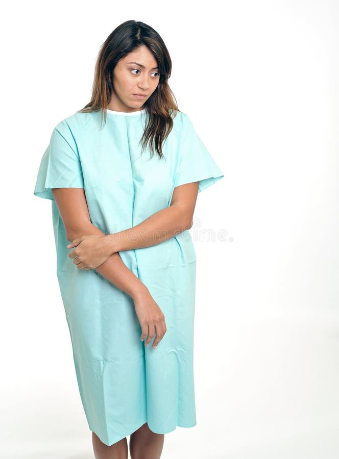 Ansioso una mujer médico en azul vestido.