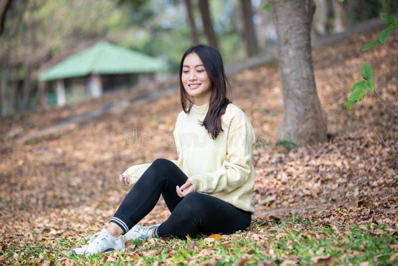 Beautiful Asian woman Smiling happy girl and wearing warm clothes winter and autumn portrait at outdoor in park royalty free stock photos Beautiful Asian woman Smiling happy girl and wearing warm clothes winter and autumn portrait at outdoor in park royalty free stock photos