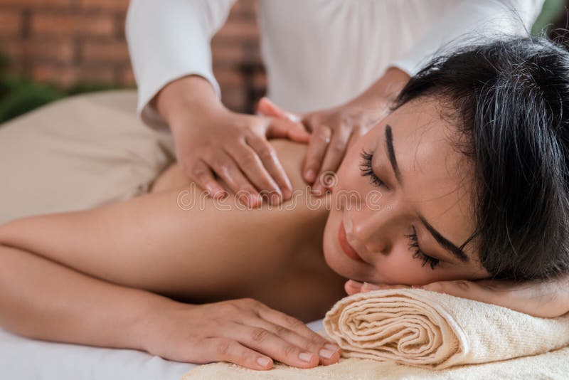 Oriental masseur touches juvenile teenies