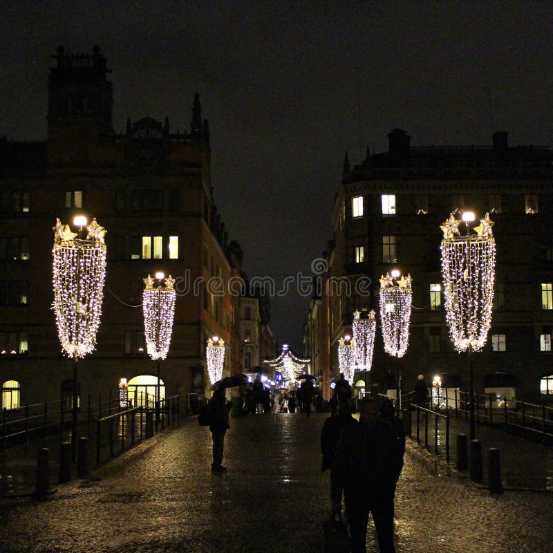 cerebrum Aja cyklus Christmas Lighting at Riksbron in Stockholm Editorial Stock Photo - Image  of drottninggtatan, lamps: 107325118