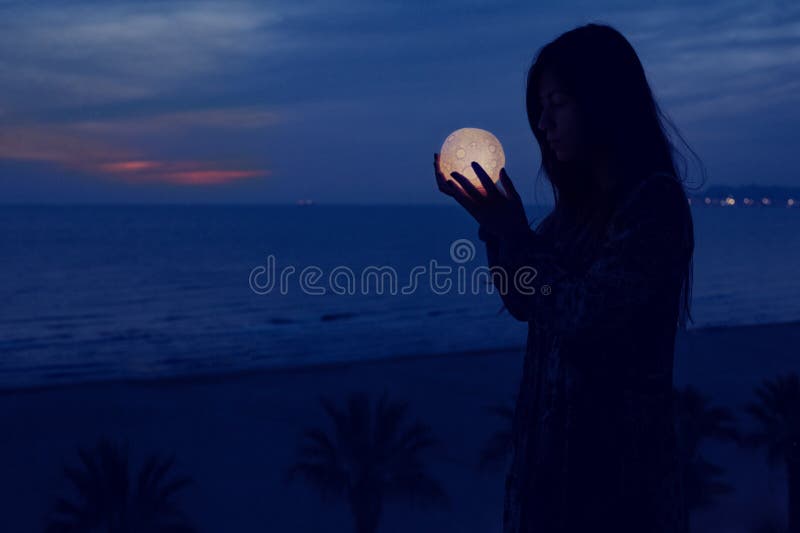 Moon in hand photography Hand photography, Moon art, Sky photography