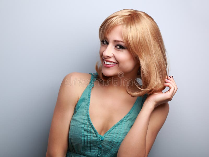 female hair blond short