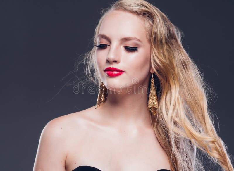 Beautiful Blonde Hair Woman Classic Style with Red Lips and Eyar Stock  Photo - Image of natural, blonde: 133508984