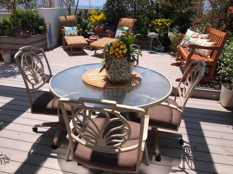 Beautiful blooming rooftop garden in city setting stock photography Beautiful blooming rooftop garden in city setting stock photography