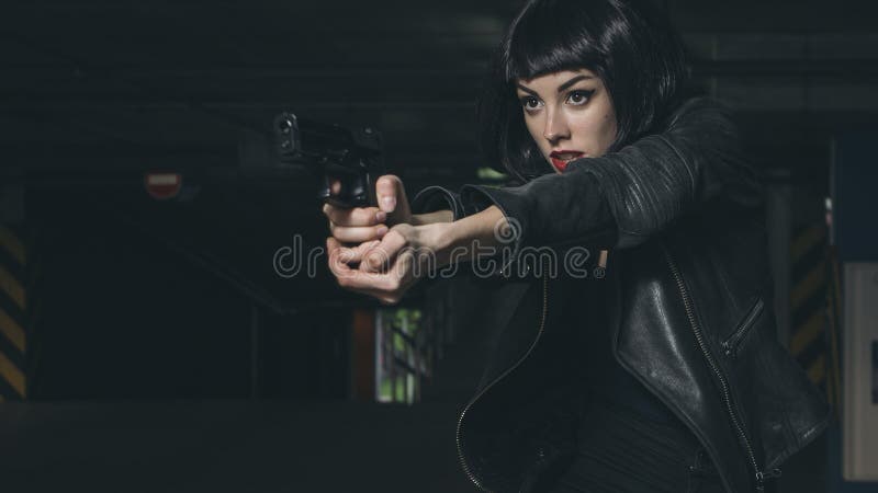 Secret Agents in Different Poses. Handsome Man and Beautiful Woman with Gun  in Hands. Male in Black Suit, Female in Ilustração do Vetor - Ilustração de  loira, estar: 147469440