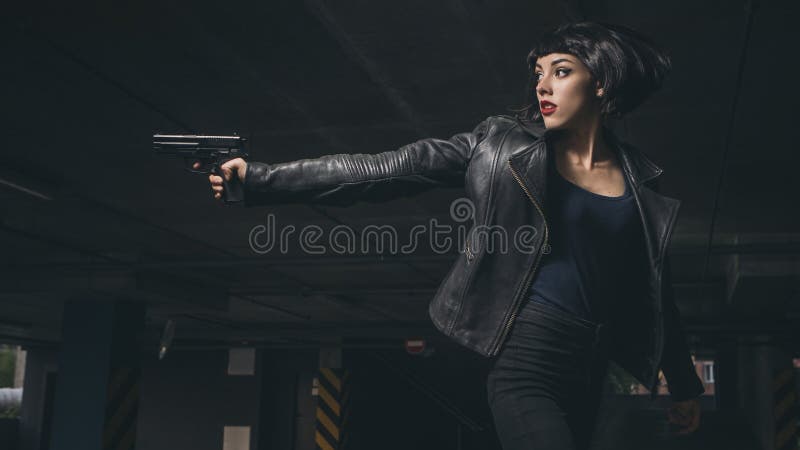 Secret Agents in Different Poses. Handsome Man and Beautiful Woman with Gun  in Hands. Male in Black Suit, Female in Ilustração do Vetor - Ilustração de  loira, estar: 147469440