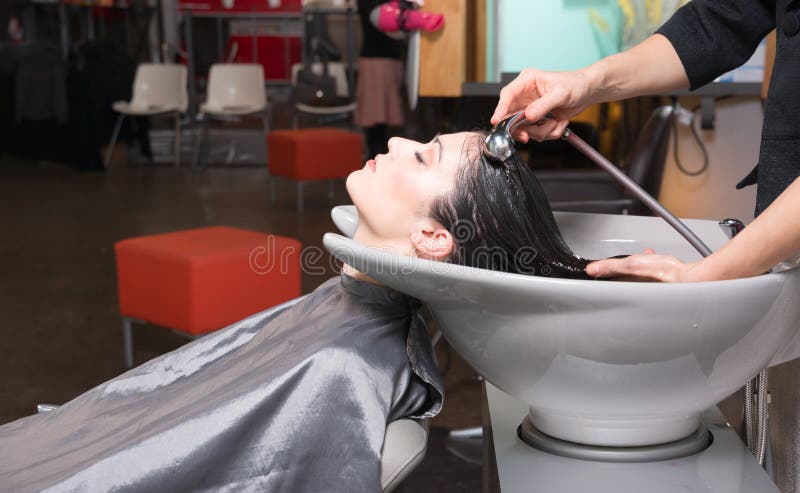 Beautiful Brunette Woman Laid Back Wash Station Shampoo Pro Stock Photo -  Image of head, shop: 39954978
