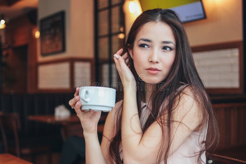 https://thumbs.dreamstime.com/b/beautiful-charming-romantic-brunette-smiling-asian-girl-has-breakfast-coffee-cafe-138328313.jpg