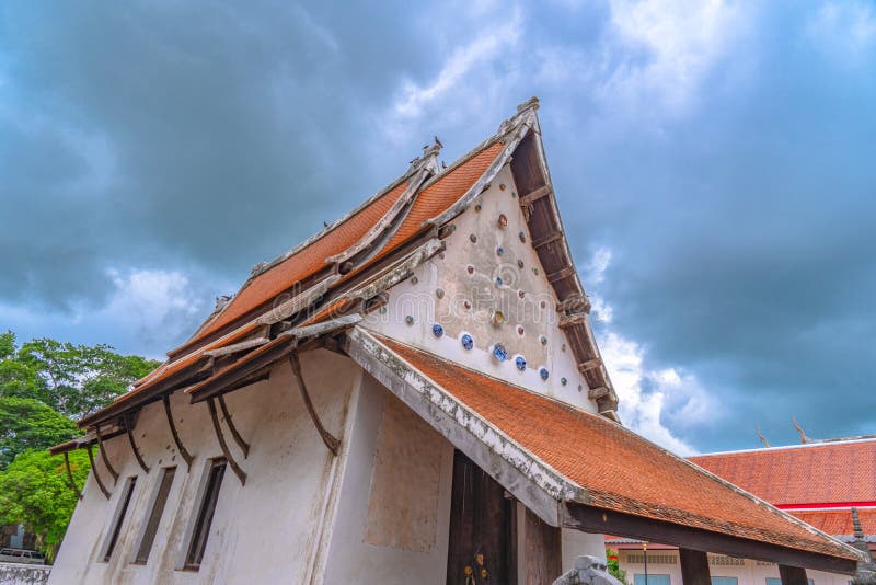 Beautiful Chinaware bowls decorated on the wall of church at wat Ban Lang