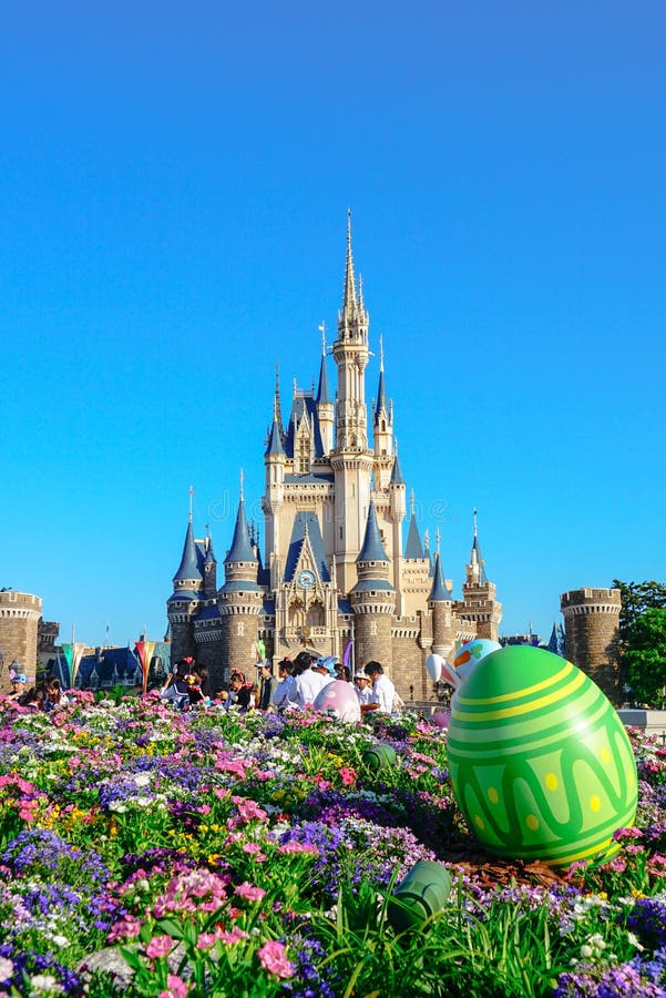 Beautiful Cinderella Castle in Tokyo Disneyland, Tokyo, Japan Editorial  Photography - Image of dream, house: 131967927