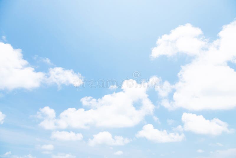 Bầu trời trong xanh tuyệt đẹp là một điều khiến bạn cảm thấy yên tĩnh và thư giãn. Bức ảnh Clear Blue Sky của chúng tôi sẽ đưa bạn đến những thế giới kỳ thú đến không ngờ chỉ bằng một cái nhìn. Thư giãn và giải trí bằng cách ngắm nhìn những cánh mây lãng mạn, ánh nắng long lanh và đại dương xanh thẳm.
