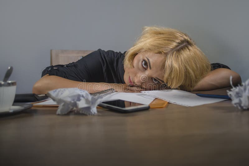 Beautiful depressed and sad blonde woman working with laptop computer feeling exhausted and upset sitting at office desk overwhelm royalty free stock image Beautiful depressed and sad blonde woman working with laptop computer feeling exhausted and upset sitting at office desk overwhelm royalty free stock image