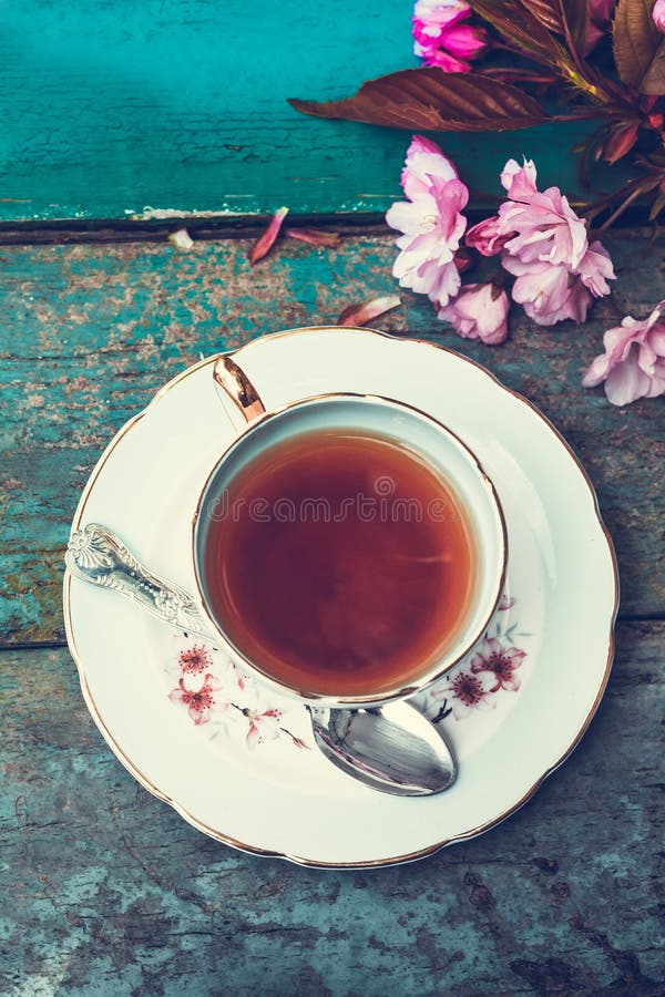 Beautiful, English, vintage teacup with Japanese cherry tree blossoms, close up stock photography Beautiful, English, vintage teacup with Japanese cherry tree blossoms, close up stock photography