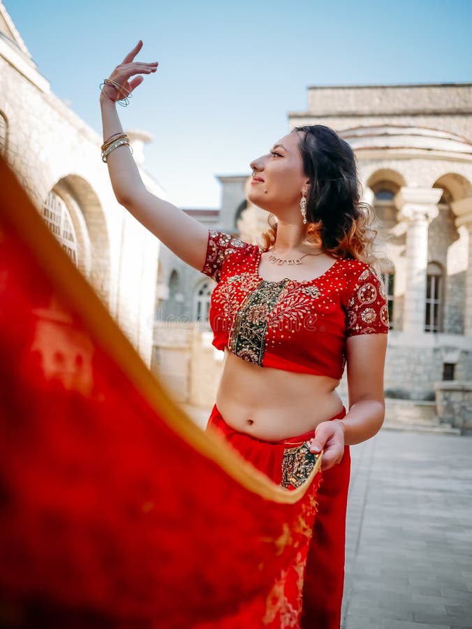 Stylish Girl Model Posing In Saree PixaHive, 43% OFF