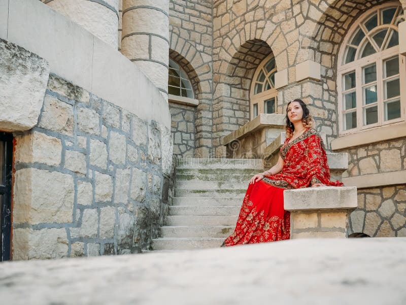 Premium Photo | Indian traditional beautiful young girl in saree posing  outdoors