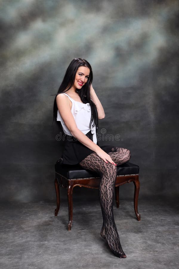 https://thumbs.dreamstime.com/b/beautiful-european-girl-long-black-hair-posing-studio-canvas-background-style-trends-fashion-concept-182759436.jpg