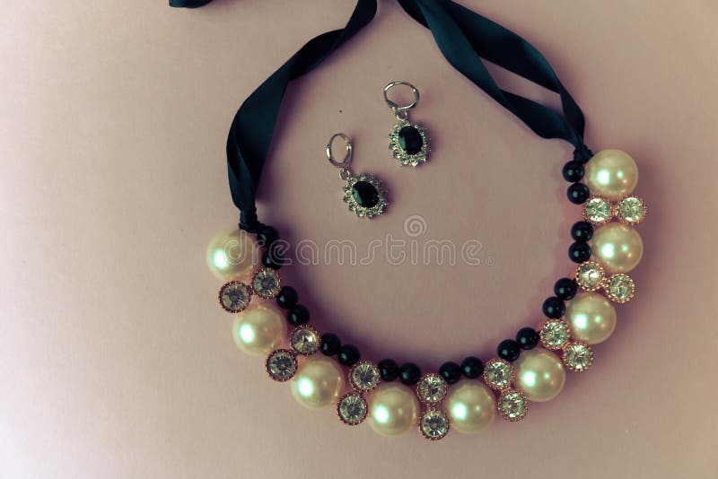 Beautiful expensive precious shiny jewelry fashionable glamorous women`s jewelry, necklace and earrings with pearls and diamonds royalty free stock photos Beautiful expensive precious shiny jewelry fashionable glamorous women`s jewelry, necklace and earrings with pearls and diamonds royalty free stock photos