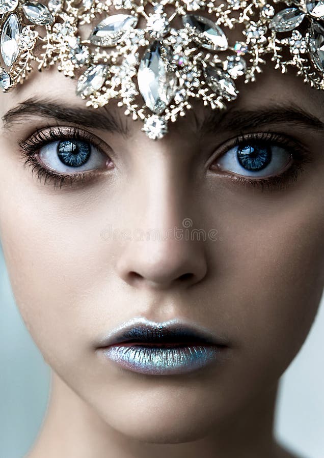 Beautiful Fashion Model With Bright Makeup And Blue Silver Lips With  Jewelery Diamond Crown Stock Image - Image Of Facial, Hair: 220625235
