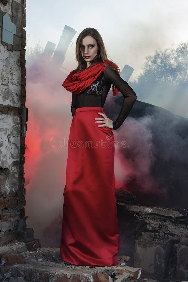 Fashionable Young Woman Wearing Cropped Top And Maxi Skirt Posing Outdoors  At Boat Marina. Stylish Fashion Portrait. Stock Photo, Picture and Royalty  Free Image. Image 56797730.