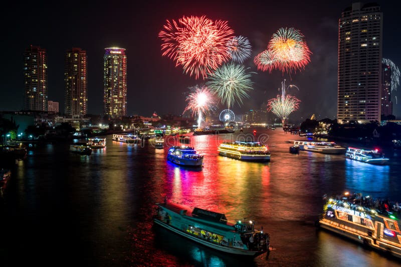 Beautiful firework over Chaopraya river on the night scene for happy new year 2015 at Thailand. Beautiful firework over Chaopraya river on the night scene for happy new year 2015 at Thailand.