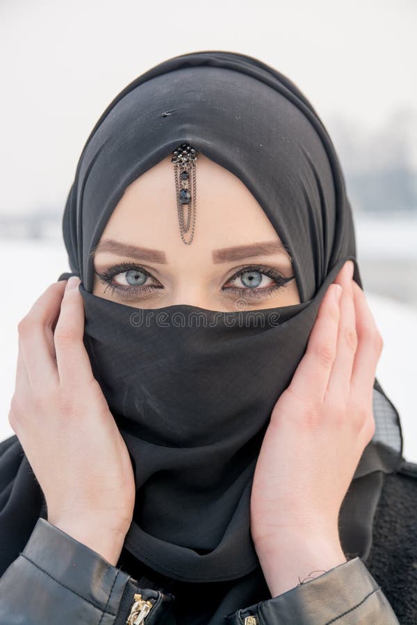 Muslim Girl Blue Eyes Stock Photos Download 636 Royalty Free Photos