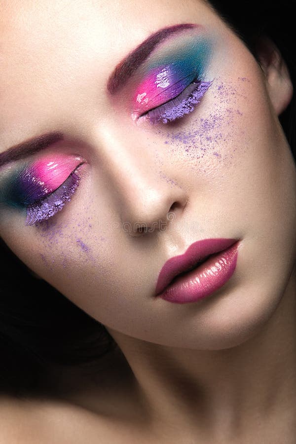 Beautiful girl with bright pink make-up and perfect skin. Beauty face. Festive image. royalty free stock photos Beautiful girl with bright pink make-up and perfect skin. Beauty face. Festive image. royalty free stock photos