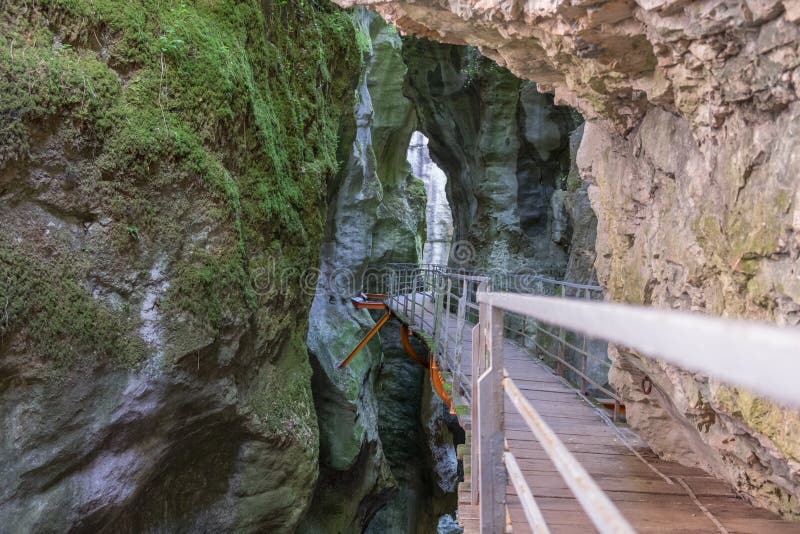 Beautiful Gorges du Fier, canyon français près d'Annecy photographie stock libre de droits Beautiful Gorges du Fier, canyon français près d'Annecy photographie stock libre de droits