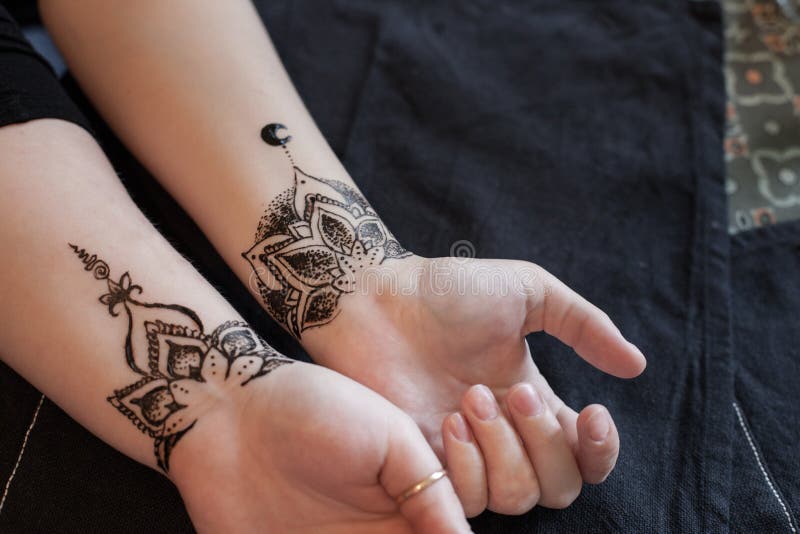 Indian Traditional Mehndi Design Women S Hands Photos Free Royalty Free Stock Photos From Dreamstime Indian Traditional Mehndi Design Women S Hands Photos Free Royalty Free Stock Photos From Dreamstime