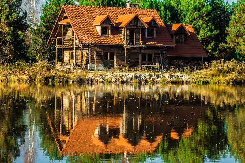 Beautiful House Reflected in the Lake. Autumn Landscape. Stock Photo -  Image of beauty, nature: 130722250