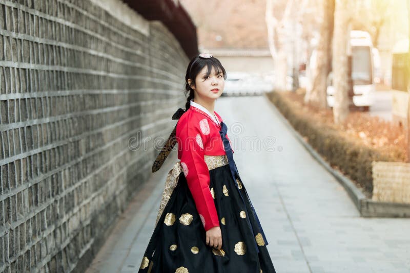 Beautiful Korean Girl In Hanbok At Gyeongbokgung The Traditional