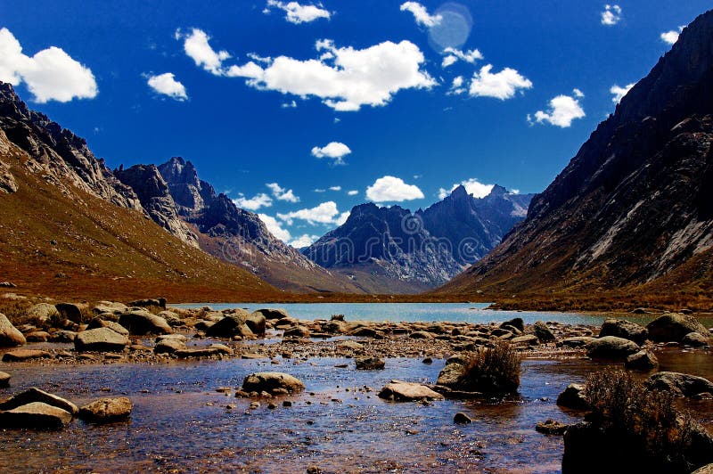 A beautiful lake and mountain