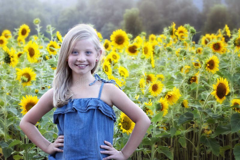 https://thumbs.dreamstime.com/b/beautiful-little-girl-front-sunflower-field-25854208.jpg