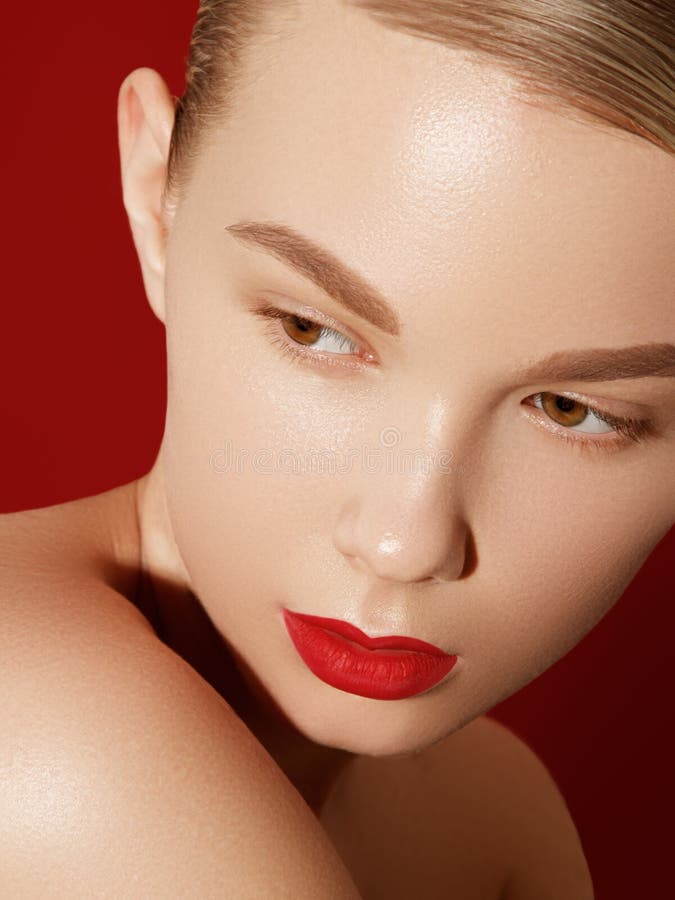 Beautiful model with fashion make-up. Close-up portrait sexy woman with glamour lip gloss makeup and black eyeliner make royalty free stock photography Beautiful model with fashion make-up. Close-up portrait sexy woman with glamour lip gloss makeup and black eyeliner make royalty free stock photography