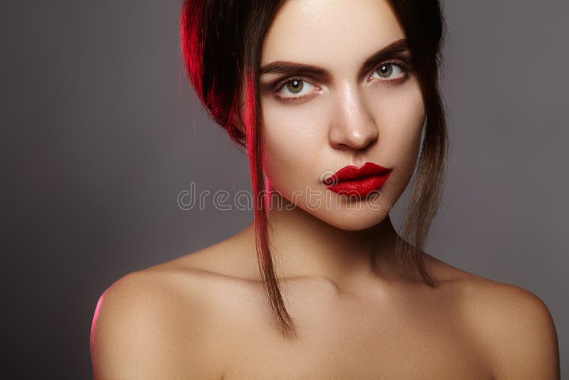 Beautiful Model with Fashion Make-up. Close-up Portrait Woman with ...