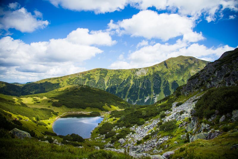 Krásné horské jezero