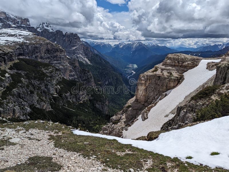 Beautiful mountains range in the dolomite region north italy foto de archivo