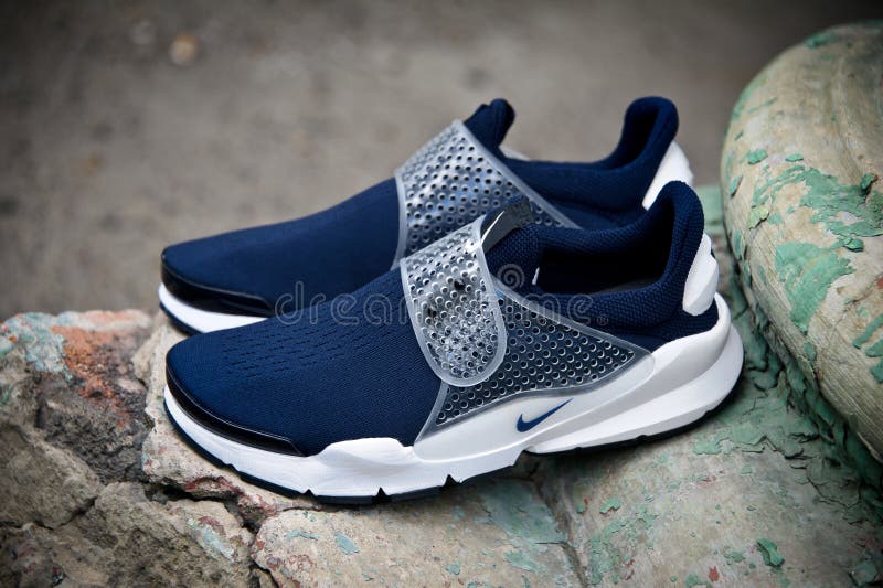 nike men's sock dart running shoe