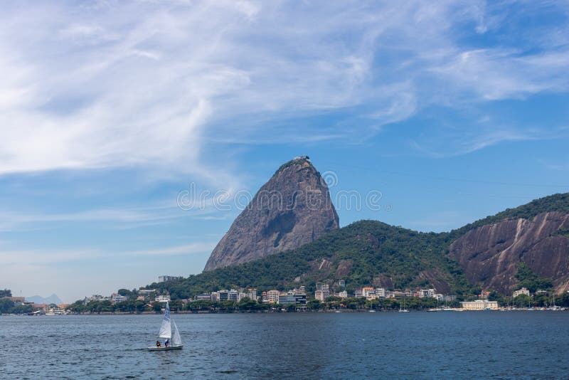 Beautiful panoramic view of the Sugar Loaf mountain in Rio de Janeiro, Brazil, on a beautiful and relaxing sunny day with blue sky royalty free stock images Beautiful panoramic view of the Sugar Loaf mountain in Rio de Janeiro, Brazil, on a beautiful and relaxing sunny day with blue sky royalty free stock images