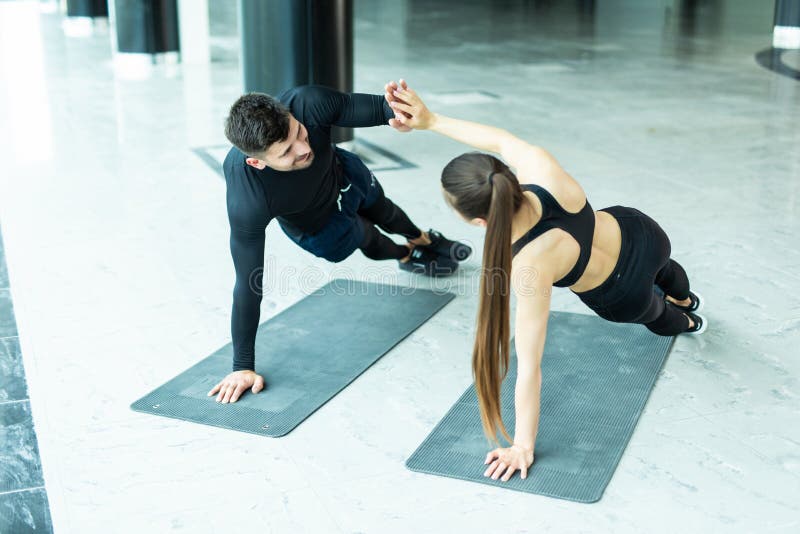 At sige sandheden Ved navn ganske enkelt Side Plank. Young Woman Doing Sport Exercise on Gray Background Stock Image  - Image of coach, fitness: 102612773