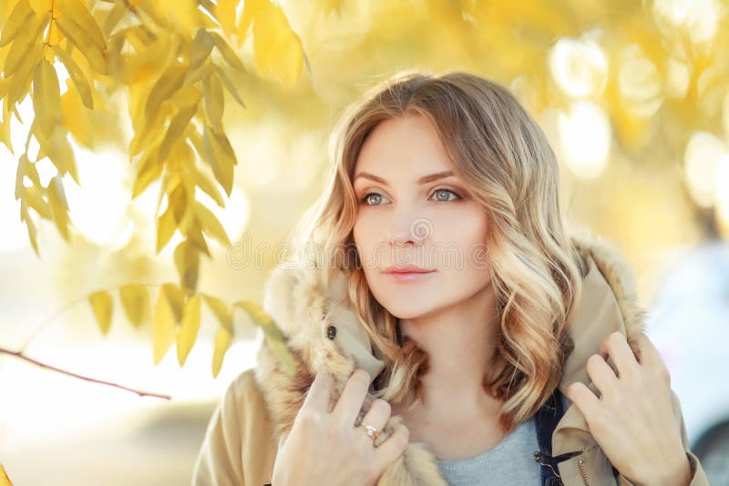 Beautiful pregnant woman stands next to the sunset stock image Beautiful pregnant woman stands next to the sunset stock image