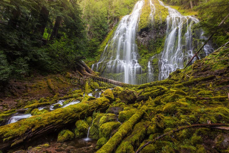 Mist Falls In Kings Canyon National Park Stock Image Image of nature