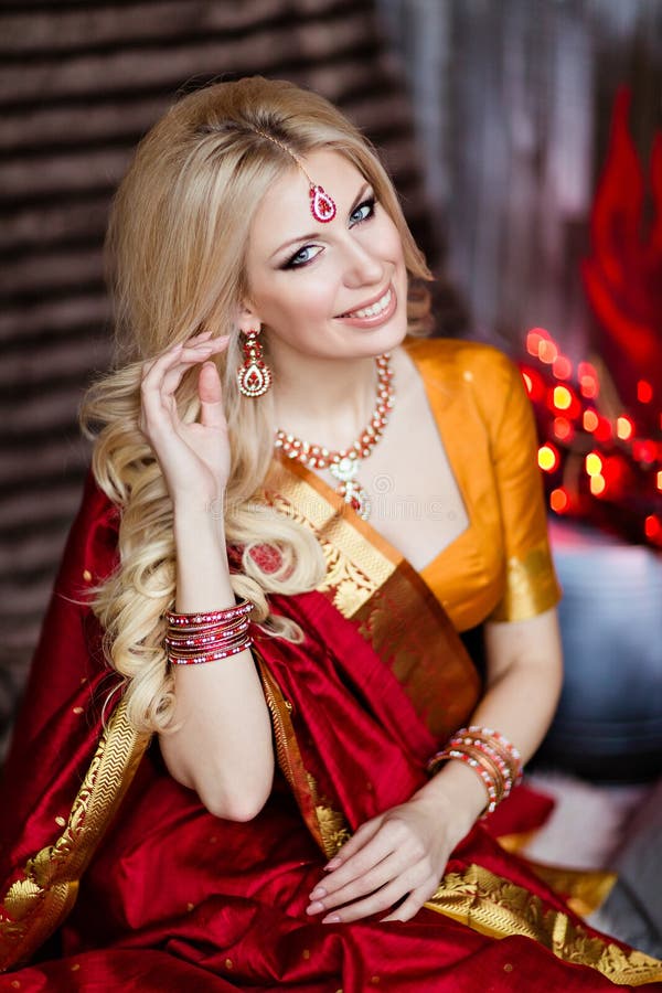 [Image: beautiful-sensual-blonde-girl-indian-red...624822.jpg]