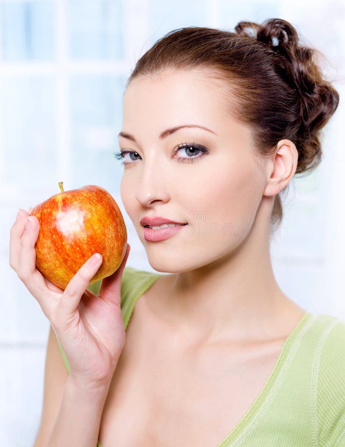 Beautiful sensulity woman with apple