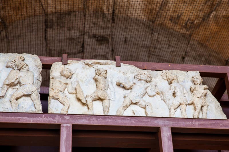 rome tourist colosseum carving