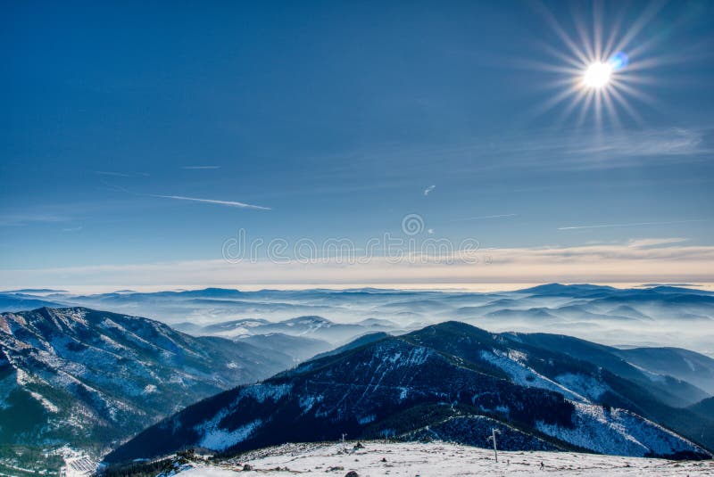 Krásné slunce v zasněžených horách, Slovensko Nízké Tatry