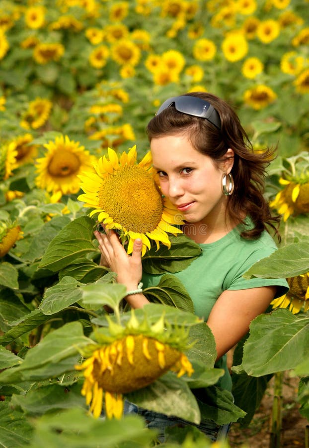 BEAUTIFUL SUNFLOWER GIRL