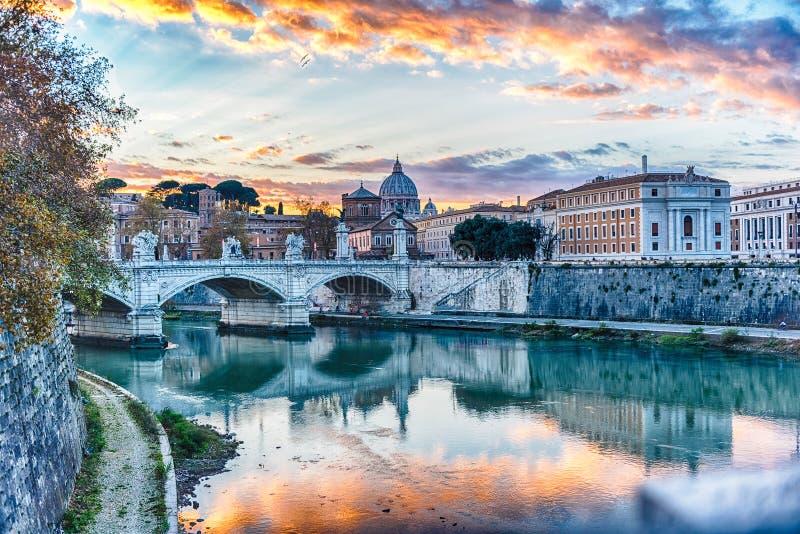 tiber river sunset cruise